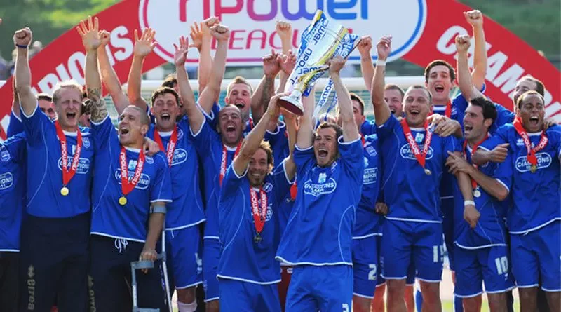 Brighton vô địch Giải hạng Ba mùa giải 2000 - 2001