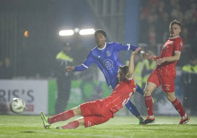 Màn so tài kịch tính giữa Waterford United vs Shelbourne