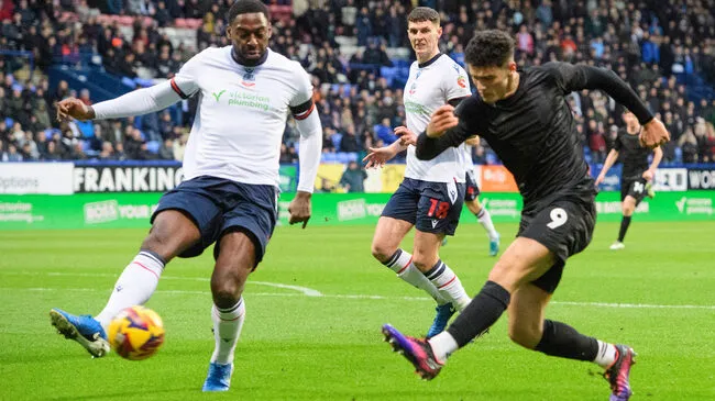 Màn so tài kịch tính giữa Burton Albion FC vs Lincoln City